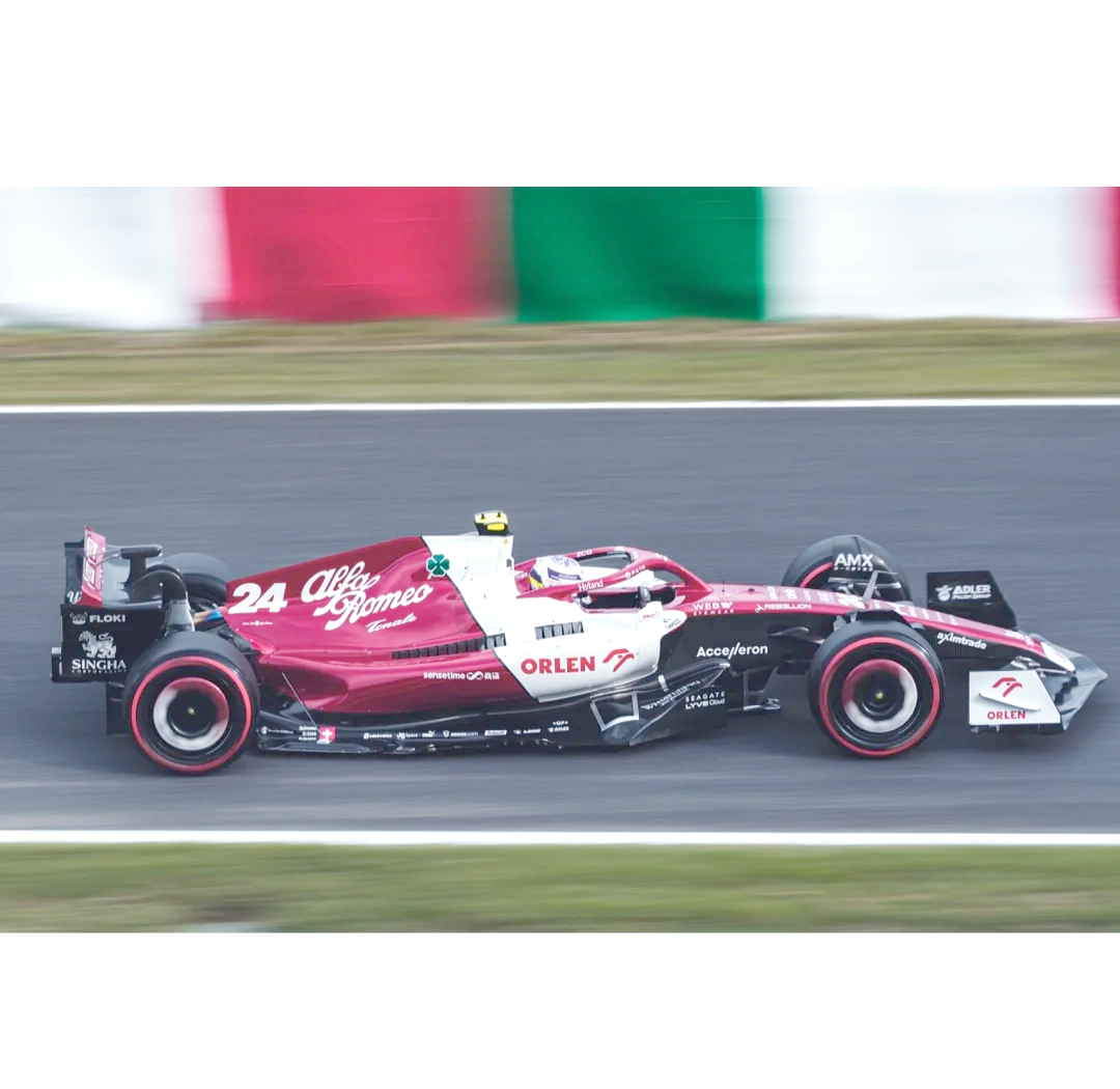 索伯车队横扫迈凯伦，周冠宇点燃赛场