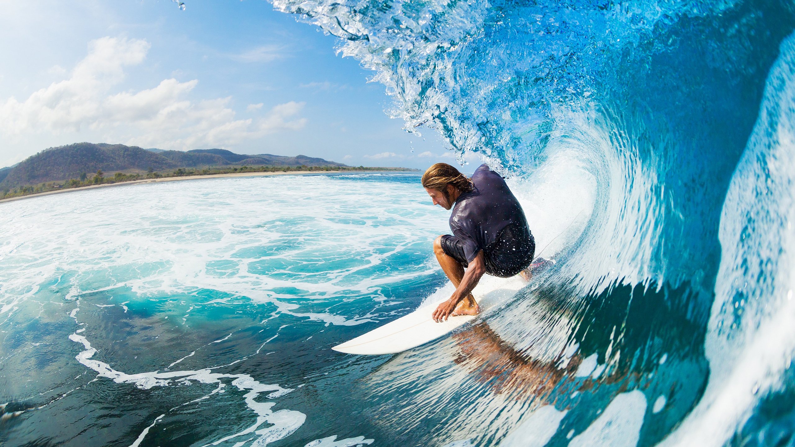门迪的抉择时刻，当枫叶与雄鸡的碰撞定格于指尖