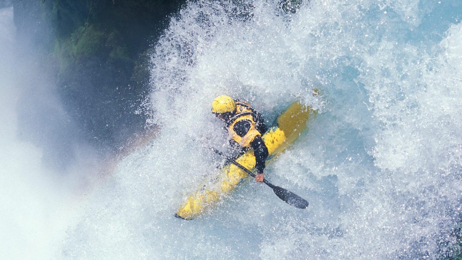 迈凯伦鏖战法拉利，佩雷兹点燃赛场，一场定义赛季的史诗对决